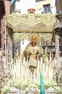 María Santísima del Amparo por calle Santa Lucía.
